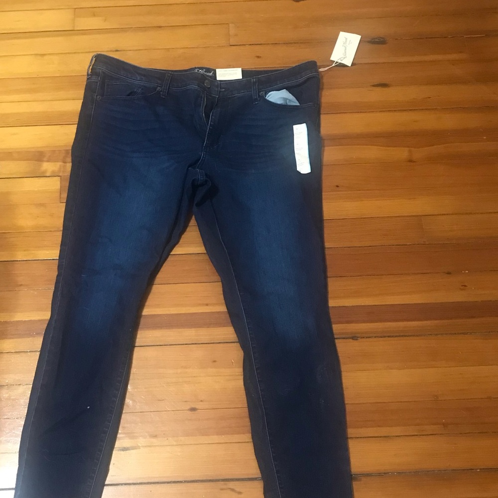 NWT universal thread mid rise skinny jeans